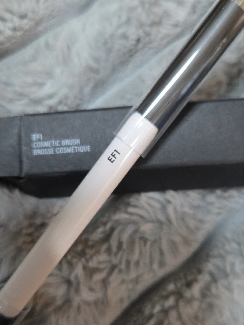 Makeup By Mario EF1 Dual-Ended Cosmetic Brush in Pale Pink and Gray